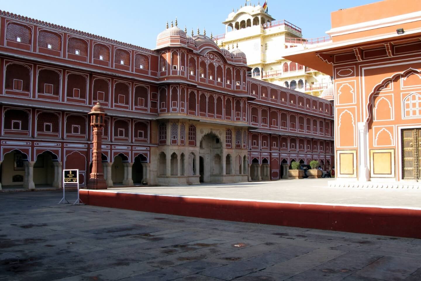 ridhi-sidhi-pol-jaipur-history-jaipur-tourism.jpg